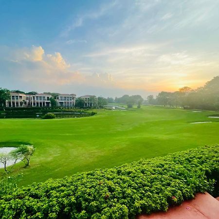 Beautiful Apartments At Tarudhan Valley Golf Resort, Manesar Гургаон Экстерьер фото