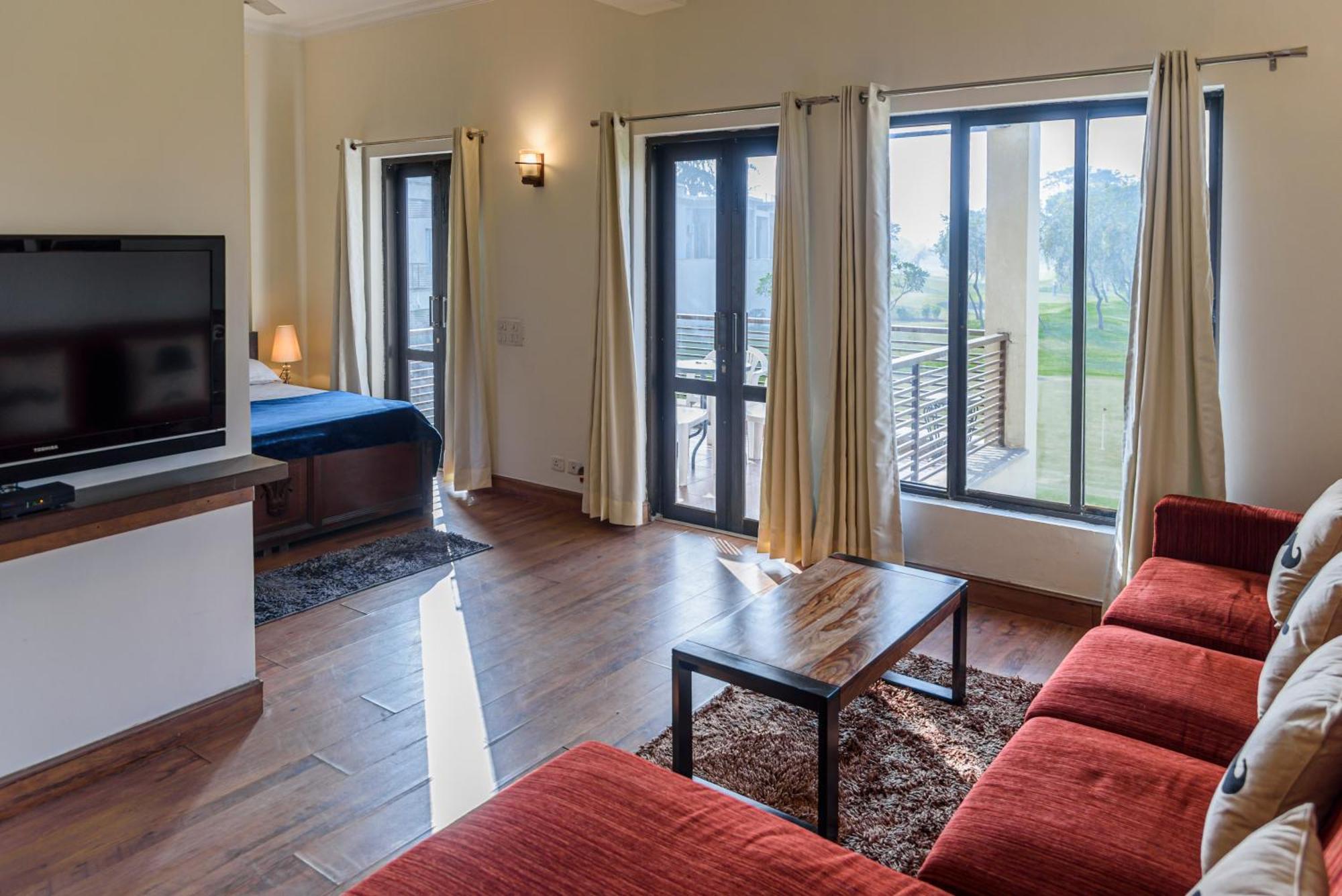 Beautiful Apartments At Tarudhan Valley Golf Resort, Manesar Гургаон Номер фото