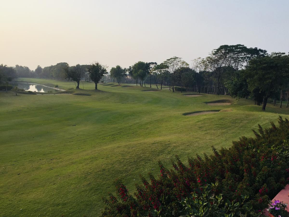 Beautiful Apartments At Tarudhan Valley Golf Resort, Manesar Гургаон Экстерьер фото