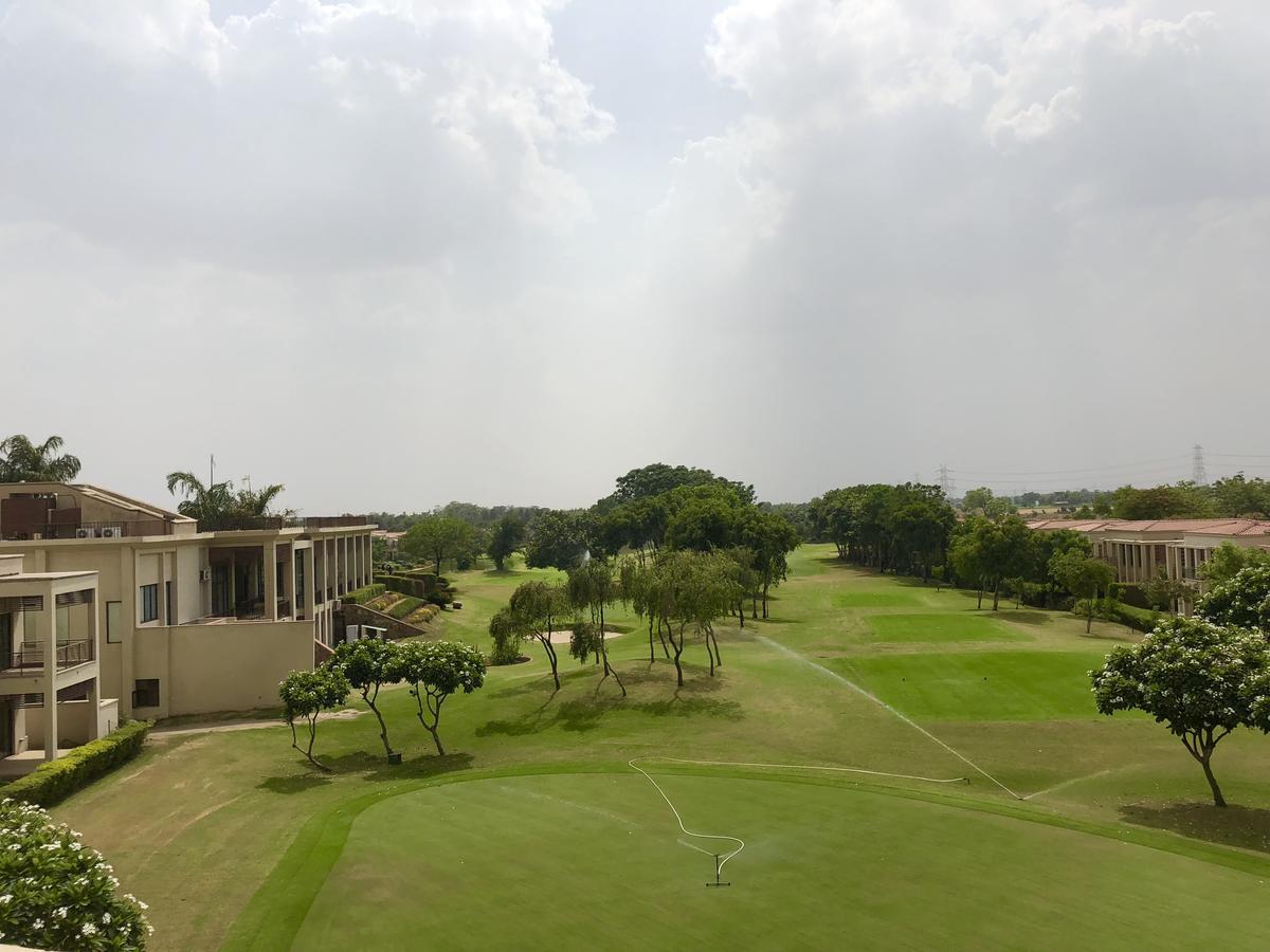 Beautiful Apartments At Tarudhan Valley Golf Resort, Manesar Гургаон Экстерьер фото