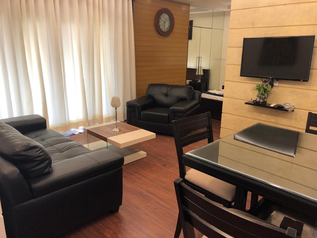 Beautiful Apartments At Tarudhan Valley Golf Resort, Manesar Гургаон Экстерьер фото