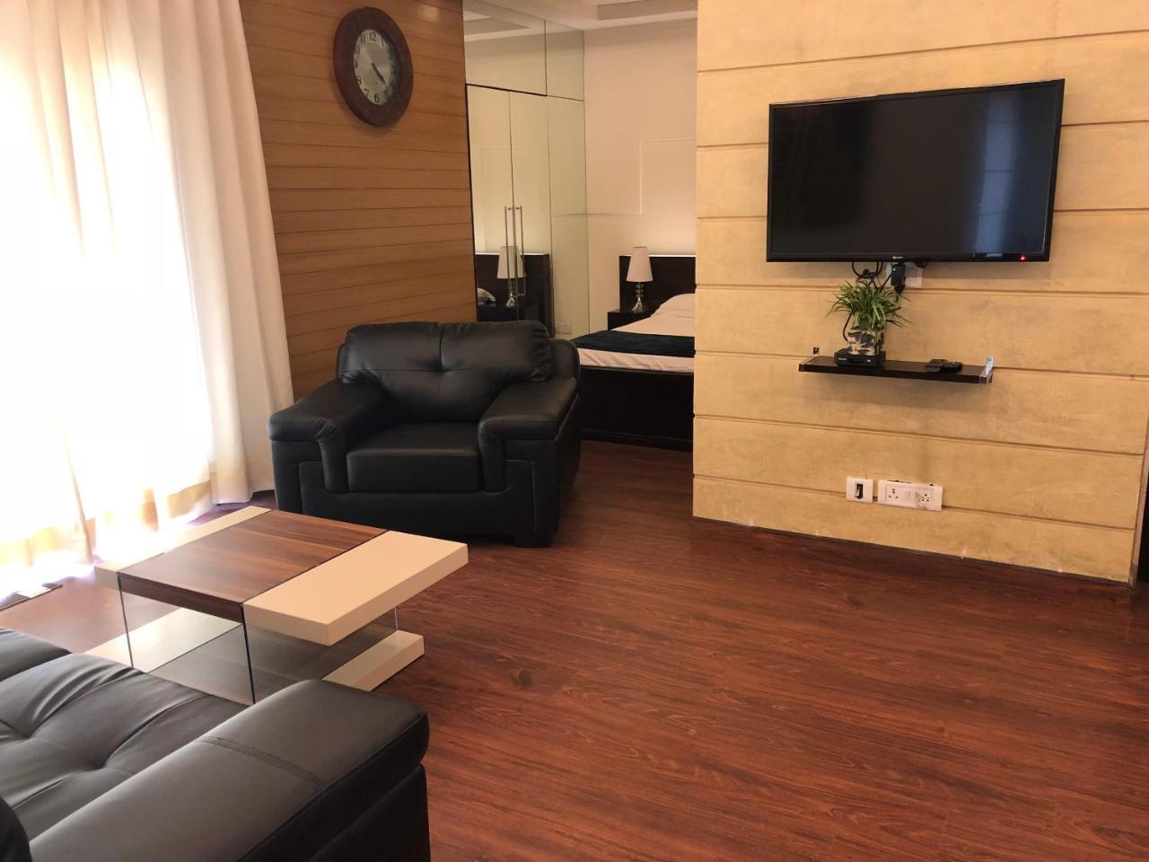 Beautiful Apartments At Tarudhan Valley Golf Resort, Manesar Гургаон Экстерьер фото