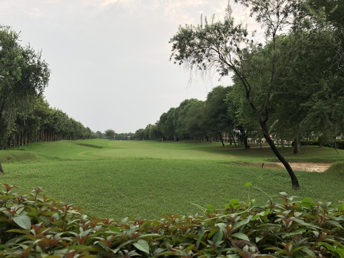 Beautiful Apartments At Tarudhan Valley Golf Resort, Manesar Гургаон Экстерьер фото