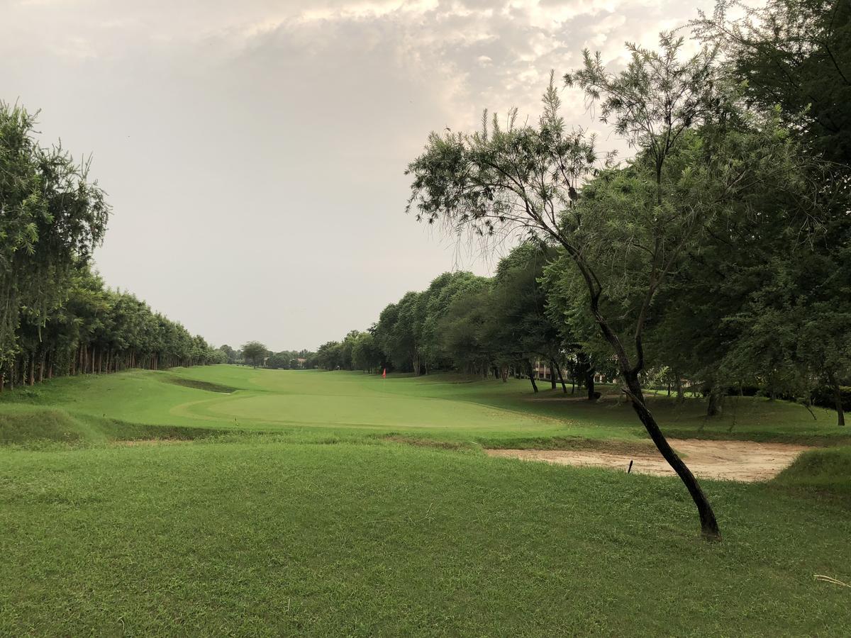 Beautiful Apartments At Tarudhan Valley Golf Resort, Manesar Гургаон Экстерьер фото